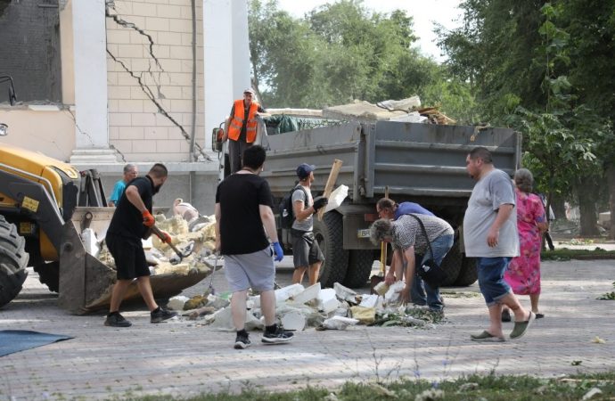 Соборная площадь после прилета22