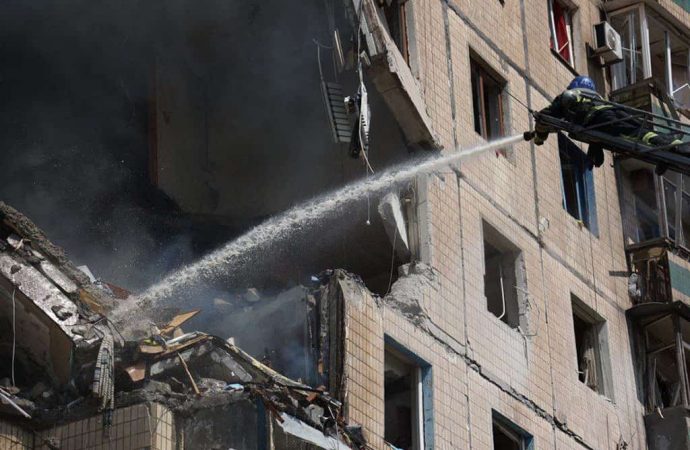 Кривий ріг. Влучання в багатоповерхівку