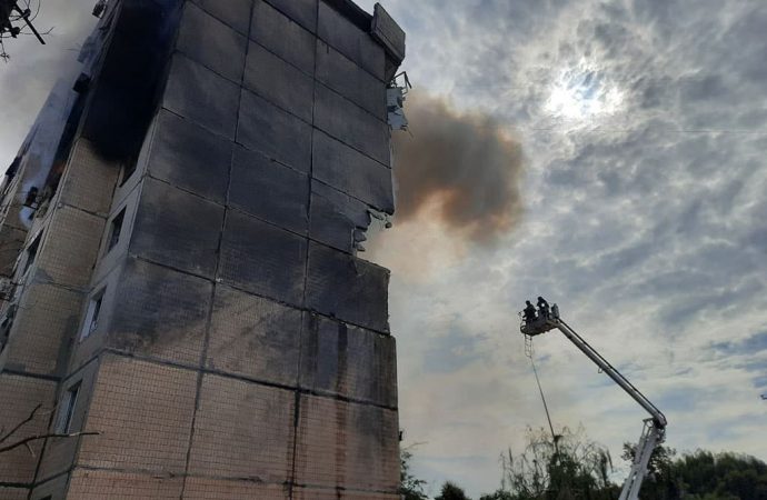 Кривий ріг. Влучання в багатоповерхівку