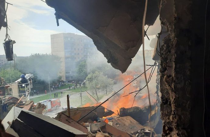 Кривий ріг. Влучання в багатоповерхівку