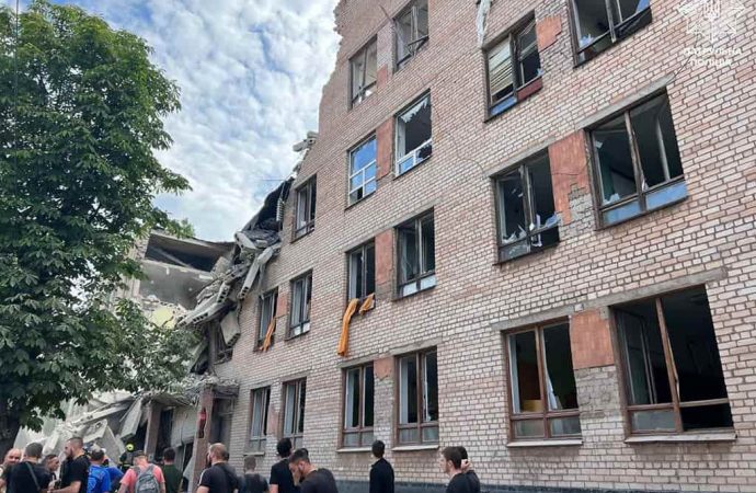 Кривий ріг. Влучання в багатоповерхівку