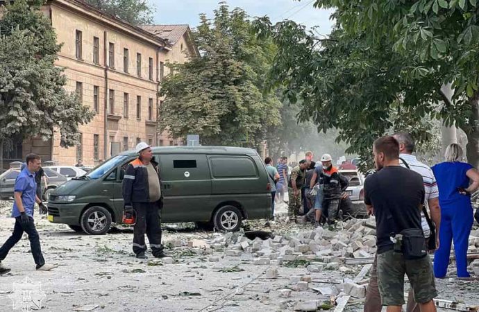 Кривий ріг. Влучання в багатоповерхівку