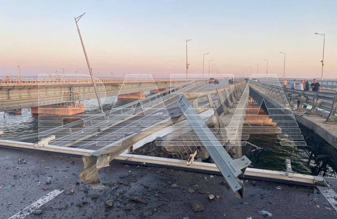 Взрывы на Крымском мосту: что известно? (фото, видео)