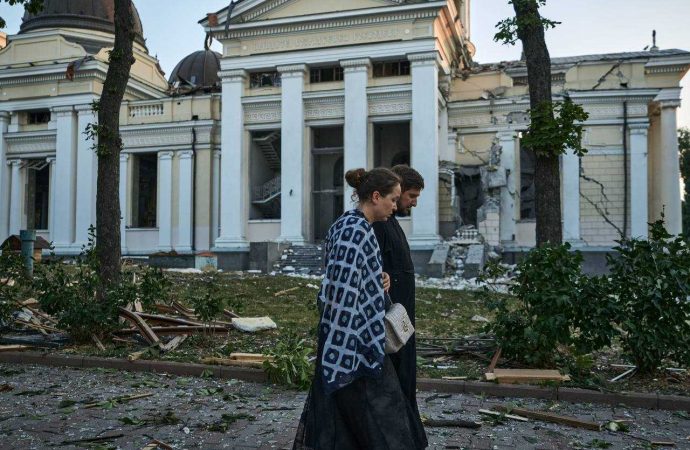Президент Зеленский пообещал отомстить за Одессу и показал разрушения (фото)