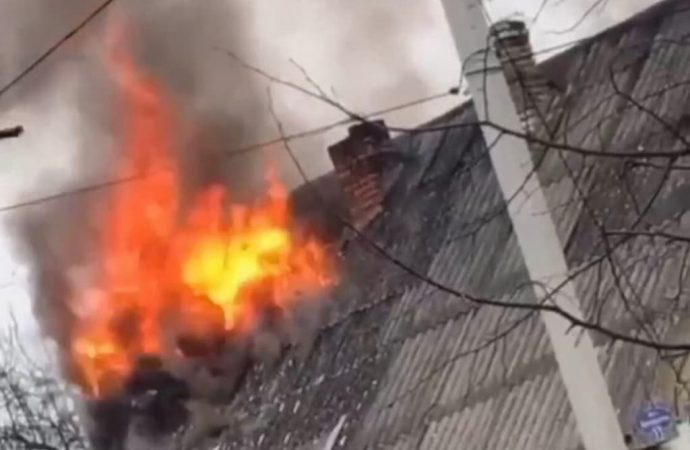 Пожежа через кульову блискавку зруйнувала будинок в селі на Одещині