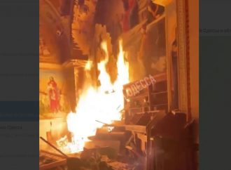 В Одессе горит Спасо-Преображенский собор: в него попала ракета (видео) (ОБНОВЛЯЕТСЯ)