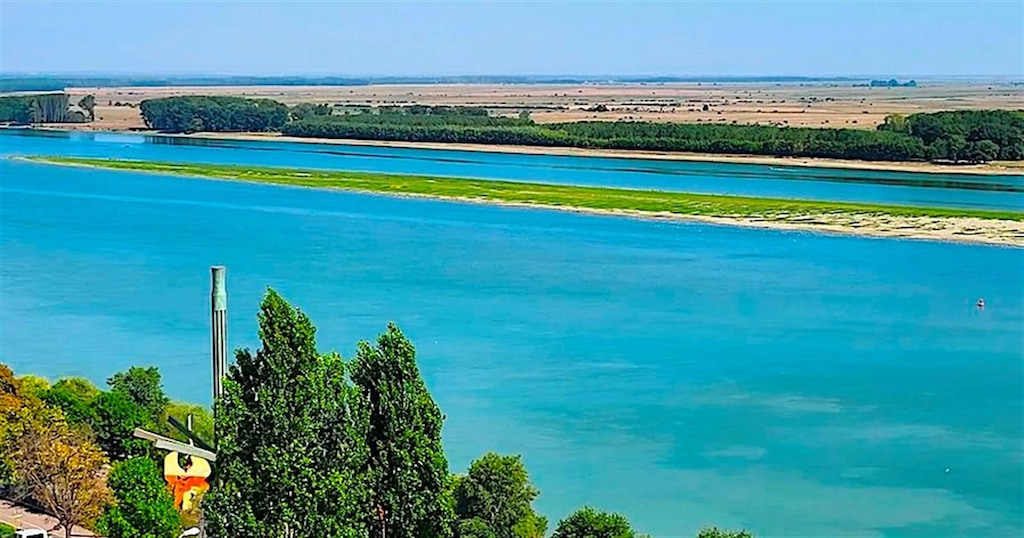 Через спеку та посуху на Дунаї з'явився новий острів, який облаштовують для  туристів