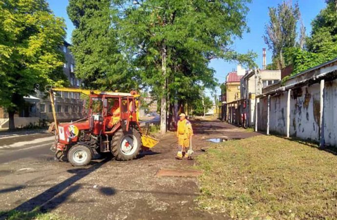 Прибирання вулиць після зливи