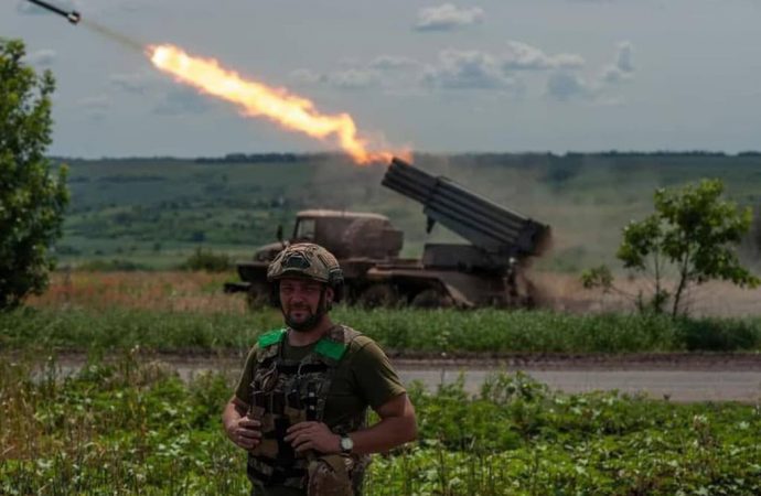 Война, день 518: наши защитники приземлили вертолет Ка-52 и 16 дронов