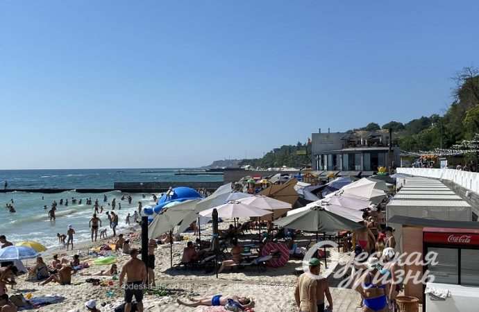 Одесский пляж, навесы