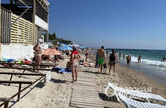 Одесский пляж, шезлонги