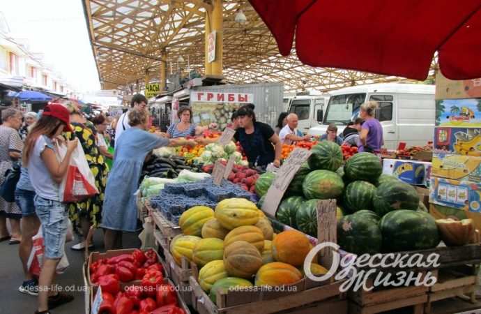 «А где дешевле?»: цены на фрукты-овощи на одесском Привозе