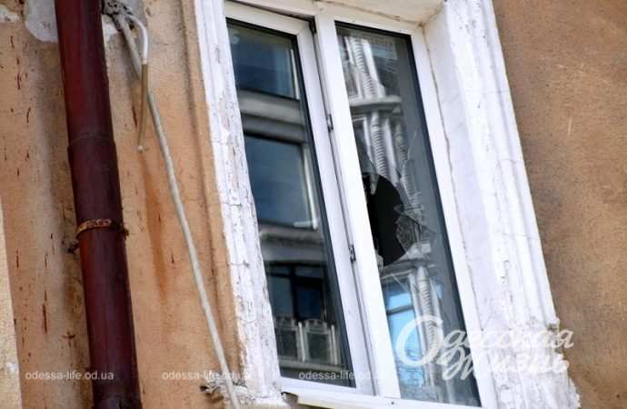 Одесский дом Чижевича после обстрела, окно