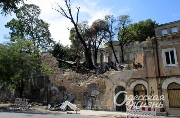 Одесский дом Чижевича: спустя месяц после ракетной атаки (фоторепортаж)