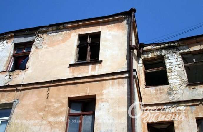 дом на Базарной в Одессе, выбитые окна