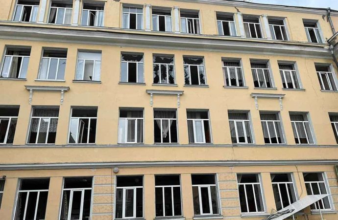 Руйнування школи Столярського