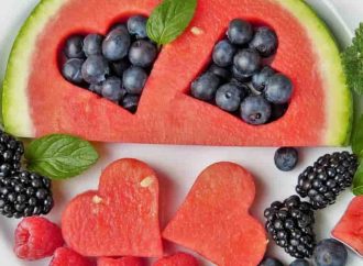 Что надо успеть съесть в августе: самые полезные ягоды и фрукты