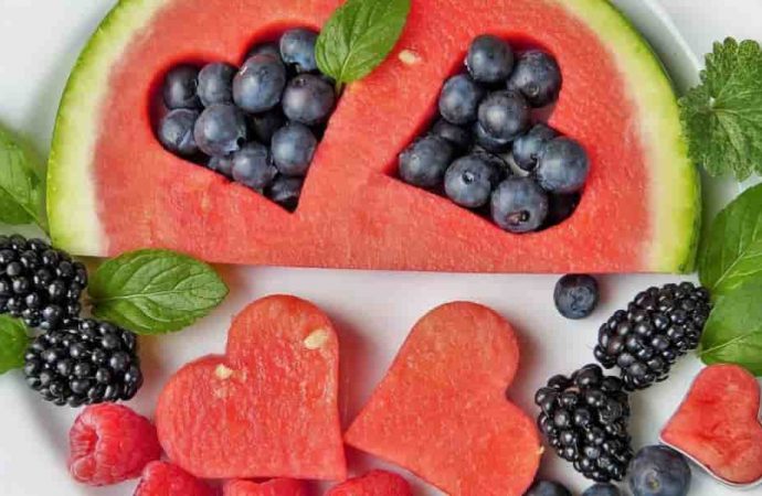 Що треба встигнути з’їсти у серпні: найкорисніші ягоди та фрукти