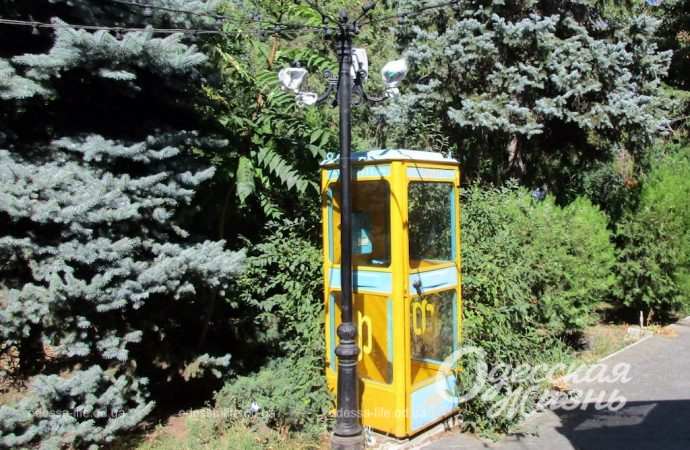 Где в Одессе находится памятник уличному телефону-автомату? (фото)