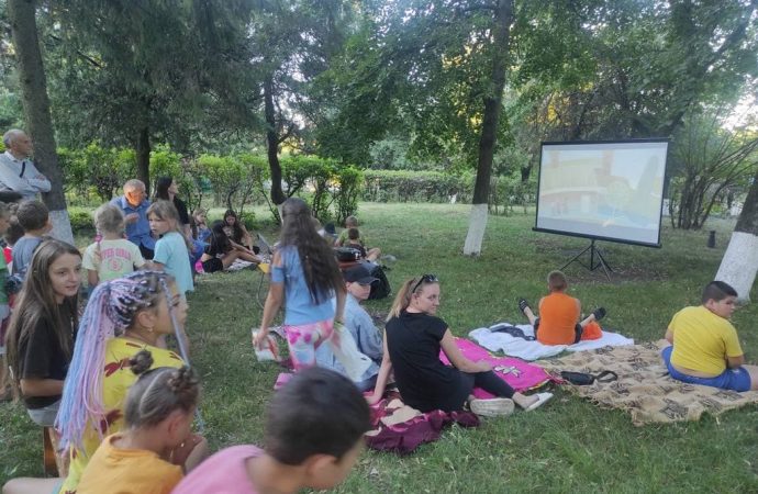 Село на Одесщине приглашает в кино под открытым небом
