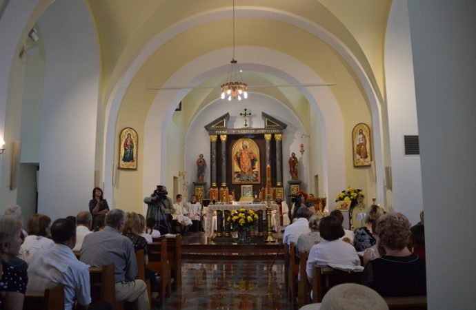 Костел в Балте, служба