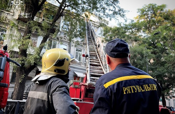 У центрі Одеси горів будинок-пам’ятка архітектури: чи є постраждалі?