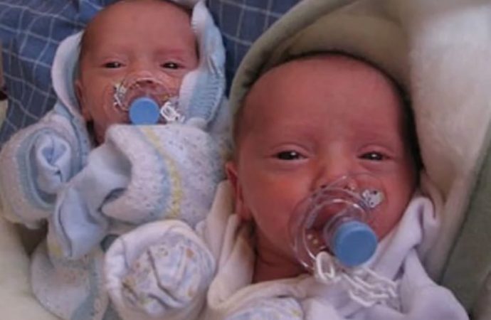 Жінка народила двійнят по дорозі в лікарню в Одеській області (відео)