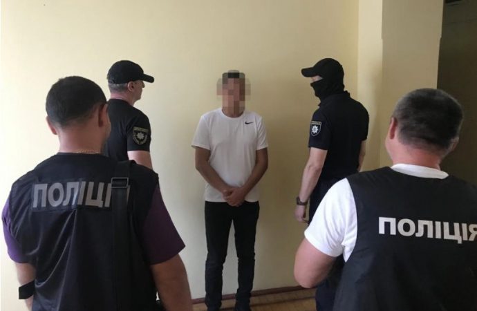 Работник военной администрации в Одесской области требовал деньги у семьи военного: детали
