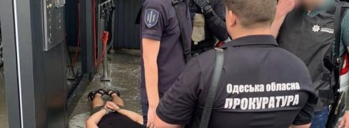 В Одесской области таможенник требовал взятки телефонами