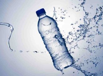 Як дізнатися, що ви п’єте мало води: названо 10 ознак