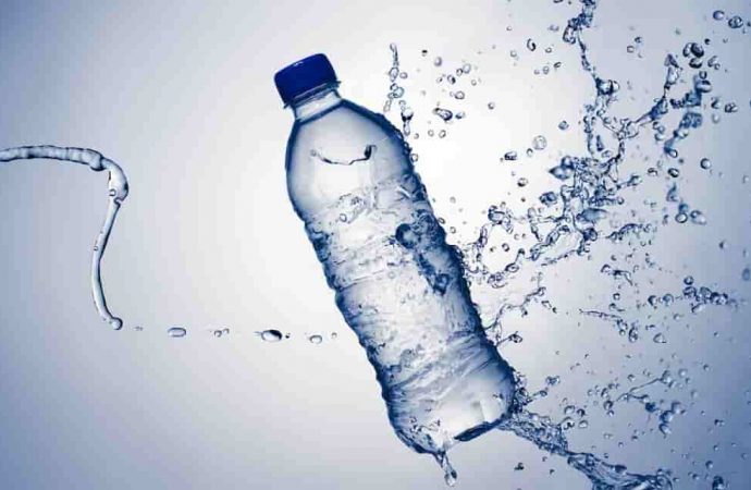 Як дізнатися, що ви п’єте мало води: названо 10 ознак