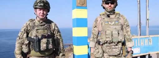Змеиный – наш: пограничники установили на острове новый украинский знак (видео)