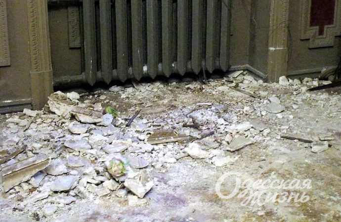 обвал потолка