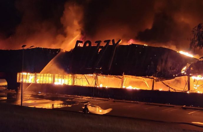 Одессу атаковали дроны-камикадзе и ракеты: уничтожен гипермаркет FOZZY, загорелось общежитие (фото, видео) (ОБНОВЛЕНО)