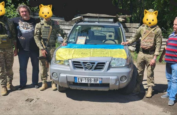 Коллектив больницы из Любашевки подарил воинам автомобиль