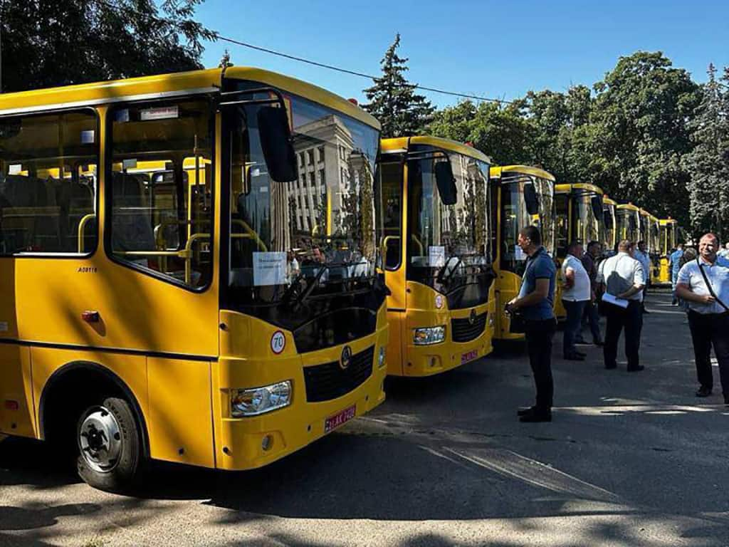 шкільні автобуси