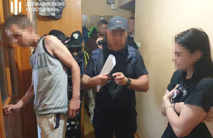 ДБР затримало поліцейського