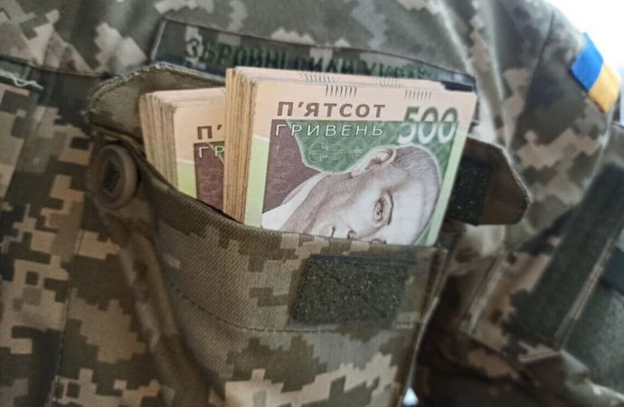 Военные получат доплаты сразу за два месяца: Кабмин принял Постановление