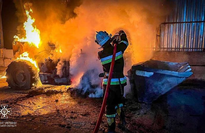 Гасіння пожежі у порту