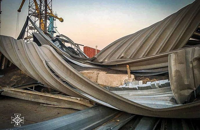 Гасіння пожежі у порту