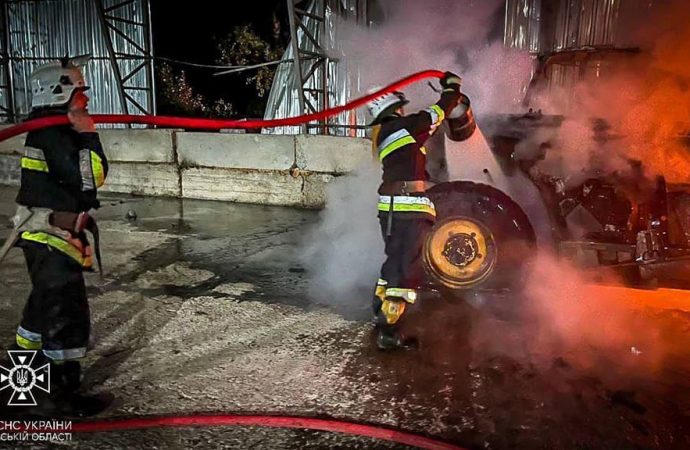 Гасіння пожежі у порту