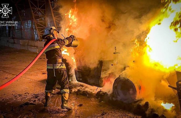 Гасіння пожежі у порту