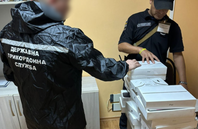 На Одещині в автобусі знайшли контрабандні гаджети на пів мільйона гривень