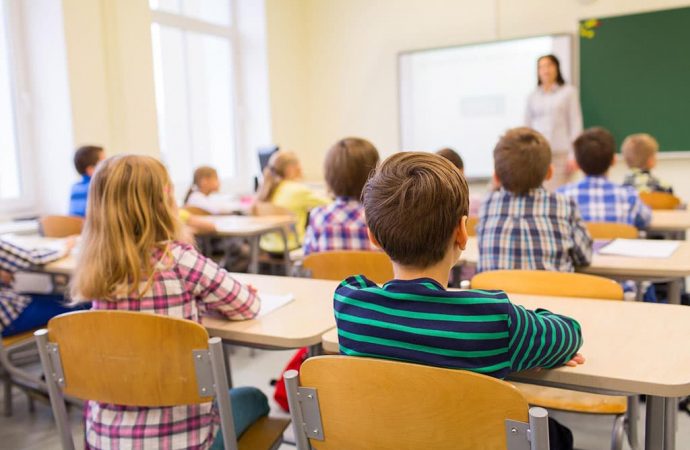 Новый учебный год для одесских школьников будет длиннее на месяц