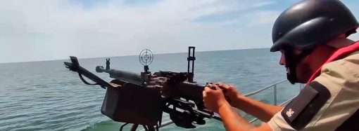 Стрельба на корабле специфична: военные показали как тренируются в море (видео)