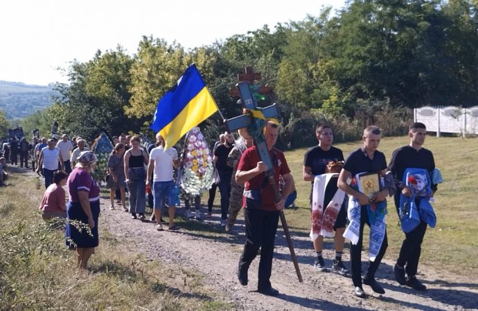 На Одещині з почестями поховали молодшого сержанта, який загинув на війні