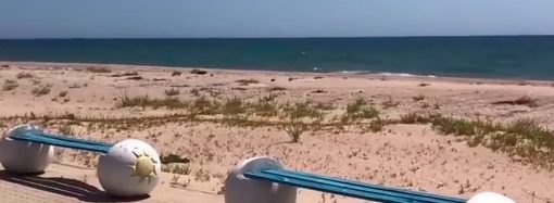 Кроткие волны ласкают заброшенный пляж: как выглядит Затока во время войны (видео) 