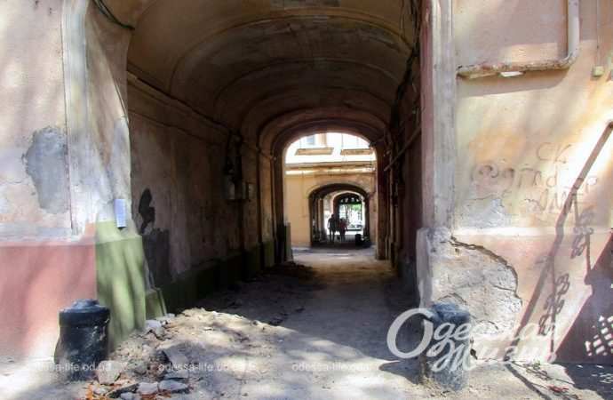 Одесский "дом-сквозняк", от арки к арке