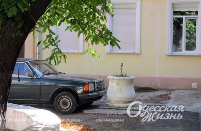 Одесский "дом-сквозняк", старый колодец
