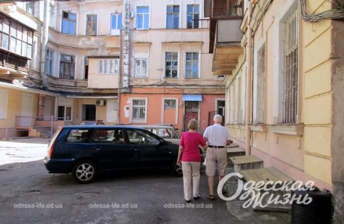 Одесский "дом-сквозняк", во дворе